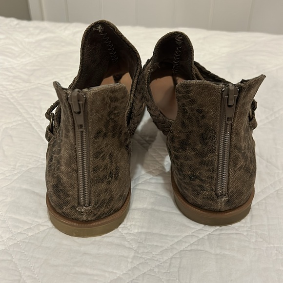 Very G Canvas Sandals - Picture 3 of 5